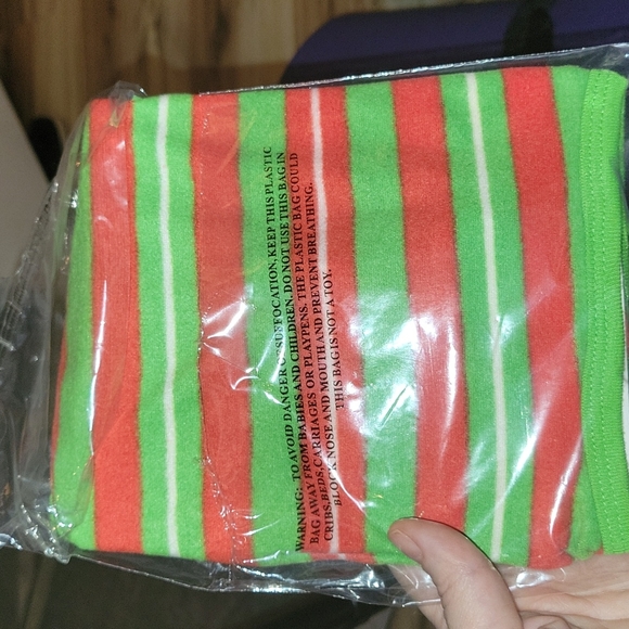 Pet Grinch Christmas Velcro Closure Top NWT - Picture 3 of 4